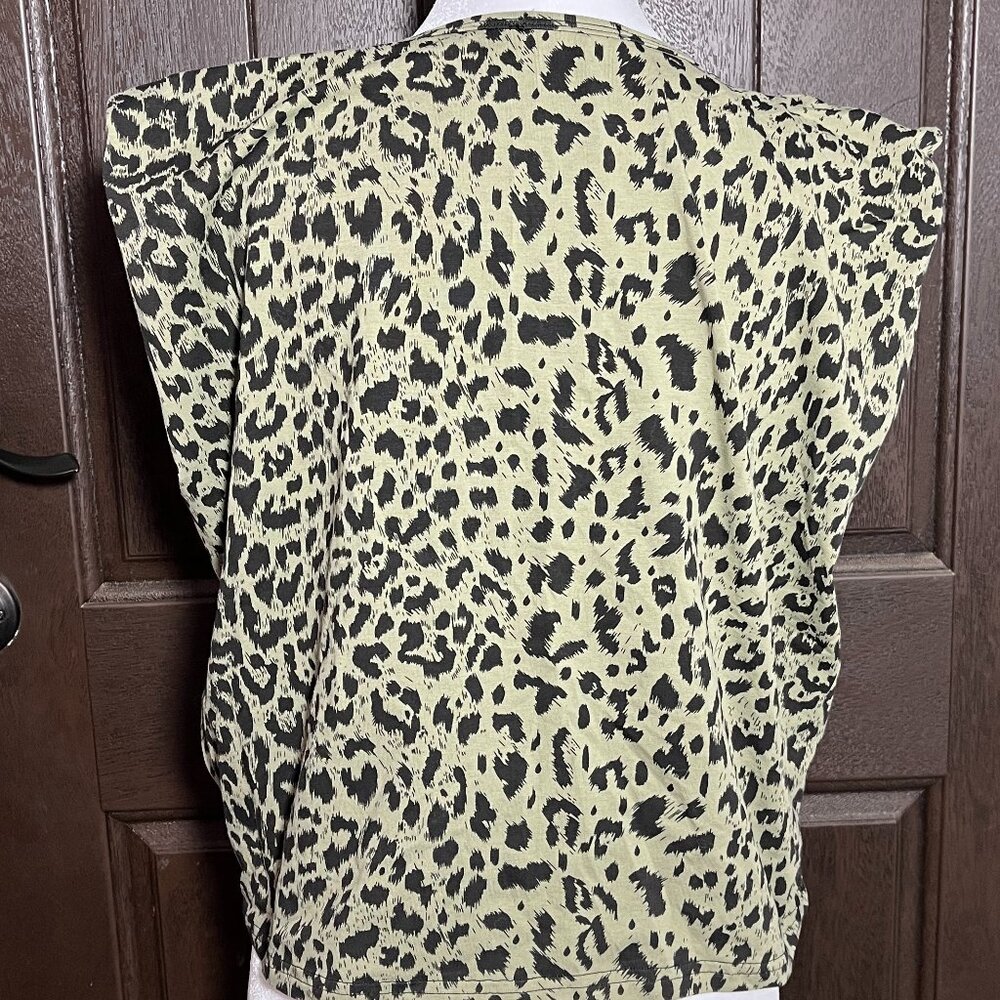 La' Ros Leopard Print Top - Picture 2 of 3